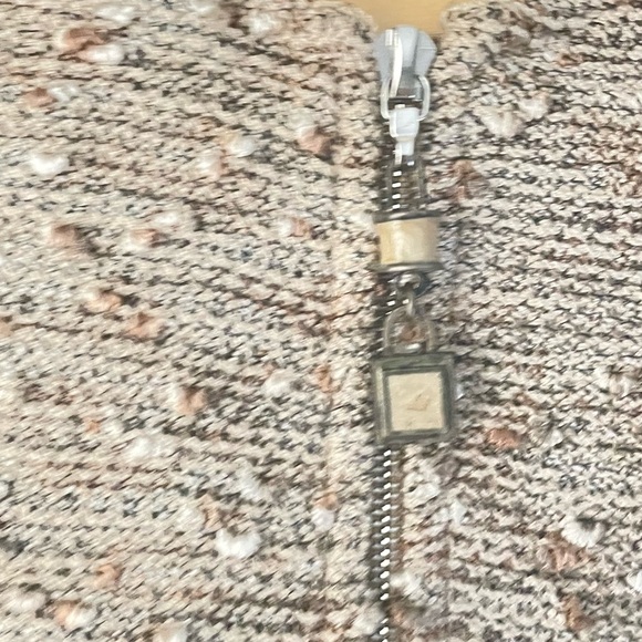 ST. JOHN Collection knit jacket Designed in a textured boucle, sand color Sz 10 - Picture 4 of 6